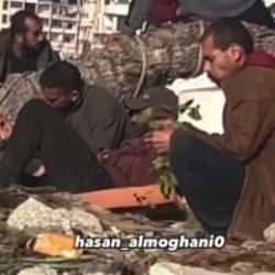 Gazze'de yürek yakan anlar: Açlıktan ölmemek için yaprak yedi