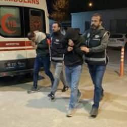 Kuyumcuları dolandıran 2 ş&uuml;pheliye su&ccedil;&uuml;st&uuml; yapıldı