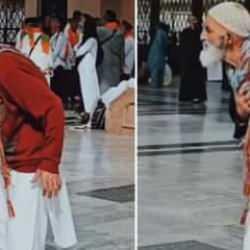 Mescid-i Nebevi'de o an! Başını &ouml;n&uuml;ne eğdi ve selamlamaya başladı