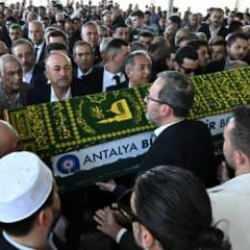 Mevl&uuml;t &Ccedil;avuşoğlu'nun babası Osman &Ccedil;avuşoğlu i&ccedil;in cenaze t&ouml;reni d&uuml;zenlendi