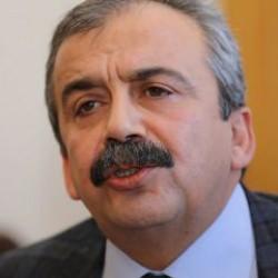 Sırrı Süreyya Önder kimdir, aslen nerelidir? Eşi kim ve kaç çocuğu var? Biyografisi...