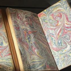 ‘Suya Saklanan Renkler’: Ebru sergisi göz kamaştırıyor