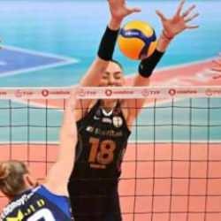 VakıfBank, Fenerbahçe'ye şans tanımadı! Seride öne geçtiler