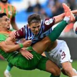 Akyazı'da gol düellosu: Fırtına esip gürledi