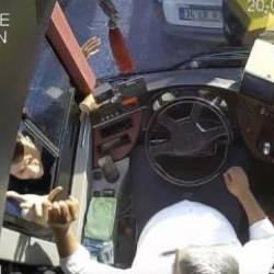 Arnavutk&ouml;y'de İETT otob&uuml;s&uuml;ne yumruklu saldırı! 