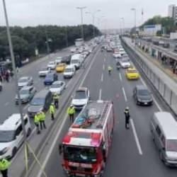 Bakırk&ouml;y'de &ouml;l&uuml;ml&uuml; kaza trafiği kilitledi!