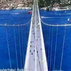 İstanbul'daki şiddetli deprem anı 15 Temmuz Şehitler Köprüsü'nün kamerasına yansıdı