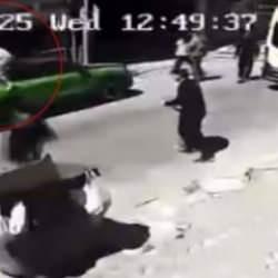 İstanbul'daki şiddetli depremde bir gencin camdan atladığı anlar kameraya yansıdı