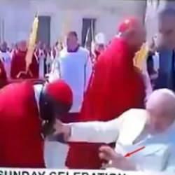 Papa Franciscus'in siyahilerle gündem olan videoları yeniden sosyal medyada konuşuluyor