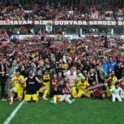 Süper Lig'in efsane takımı Amatör'de şampiyonluk kapısını araladı