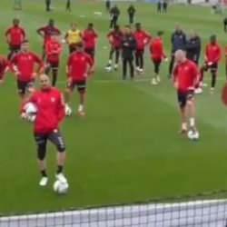 Taraftarın sözlerini duyan Emre Kılınç sahayı terk etti