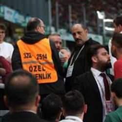 Taraftarla karşı karşıya gelmişti: "Annem Konyaspor düşmesin diye dua etti"