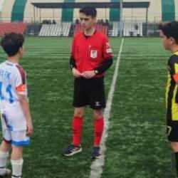 Tribünler 17 yaşındaki hakemi alkışladı: Rekabet bir süreliğine unutuldu