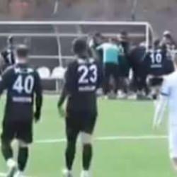 Amatör'de kramponsuz atılan müthiş gol! Sosyal medyada yeniden gündem oldu