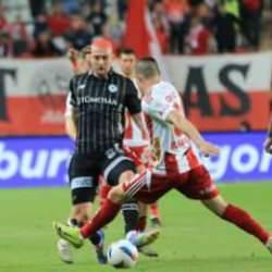 Süper Lig'in açılış maçında 3 puan tek golle geldi