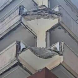 Bah&ccedil;elievler'de balkonun &ccedil;&ouml;kt&uuml;ğ&uuml; anlar kamerada