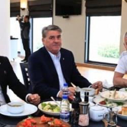Beşiktaş Başkanı Serdal Adalı, Futbol A Takımı ile buluştu