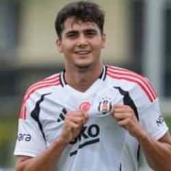 Beşiktaş'ın genç golcüsünden forvet kıyaslaması! 