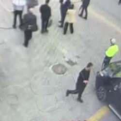 CHP'li milletvekili Adnan Beker’in şoförü, aracı polis memurunun üzerine sürdü