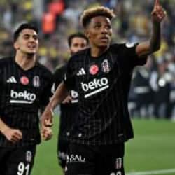 Derbi Kartal'ı Kadıköy'de Fener'i yıktı!