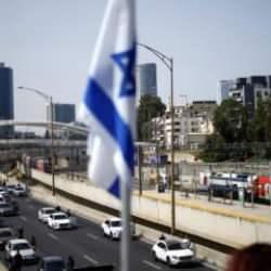 İsrail'de felaket üstüne felaket! Önce bomba alarmı, sonra sel! Yollar trafiğe kapatıldı