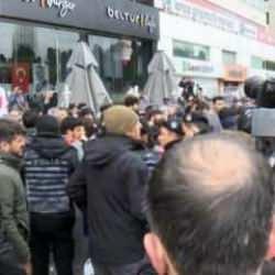 İstanbul Valiliği: İzinsiz g&ouml;steri i&ccedil;in toplananlardan 384'&uuml; g&ouml;zaltına alındı