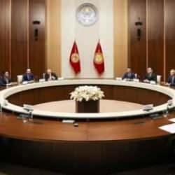 Kurtulmuş, Caparov ve Turgunbek Uulu ile bir araya geldi