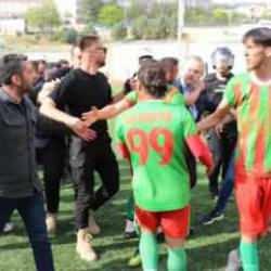 Şampiyonun belli olduğu maçta ortalık karıştı, yumruklar konuştu
