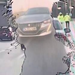 Sosyal medyayı ikiye b&ouml;len g&ouml;r&uuml;nt&uuml;: "Yarıştığı" arabayı radara yakalattı