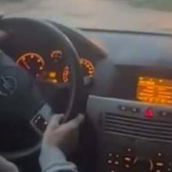 Taksici, uygulamadan &ccedil;ağırdığı korsan taksiciyi polise yakalattı