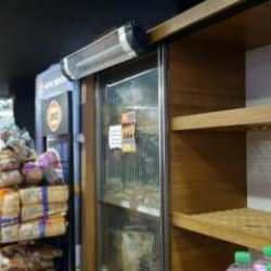 Van'da market ve bakkalların ekmek dolapları boş kaldı