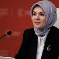Bakan Göktaş, İstanbul'da kendisini sosyal medyadan davet eden gence kız istedi!