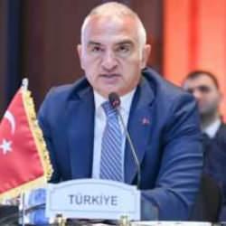 Bakan Ersoy'dan Kahire'de 'turizm' mesajı