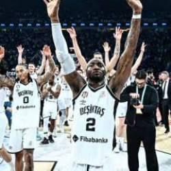 Beşiktaş, derbide Fenerbahçe'yi devirdi! Üst üste 14. galibiyet