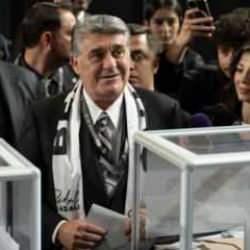 Beşiktaş'ta Serdal Adalı yeniden başkanlığa seçildi