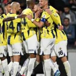 Fenerbahçe'ye 2 orta sahasından kötü haber!