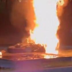 Kartal&rsquo;da, otomobil ile &ccedil;arpışan motosiklet alev aldı