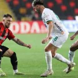 Küme düşme hattında deplasmanda hayati zafer!
