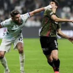 Sakatlıklar maça damga vurdu! Yıldız ismin dişi fırladı