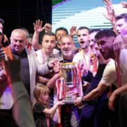 Şampiyonluklar peş peşe geldi: Mahalle takımı profesyonel lige çıktı