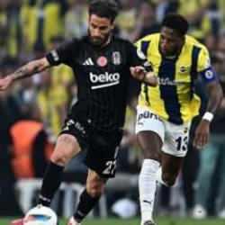 Lazeri taraftar tuttu! Fenerbahçe'nin cebi yandı: PFDK'den dev ceza