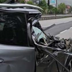 TIR'a arkadan &ccedil;arptı! Ara&ccedil; hurdaya d&ouml;nd&uuml; ama...