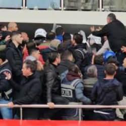 Tribünde polise mukavemet ettiler, bedeli ağır oldu: İbretlik ceza