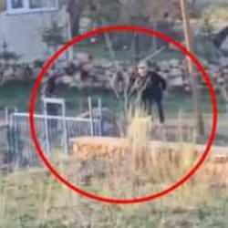 Vicdan sızlatan olayın adresi Sivas: Başına &ccedil;uval ge&ccedil;irdiği eşeğe, sopalı eziyet! 