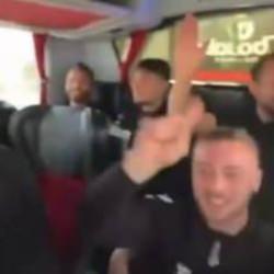 Video ortaya çıktı: Efsane ekibin futbolcuları rakip takıma küfrediyor
