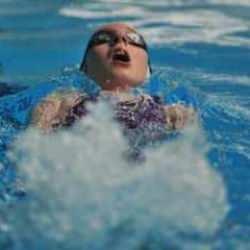 13 yaşındaki milli paralimpik yüzücü Yüce'nin hedefi Los Angeles 2028