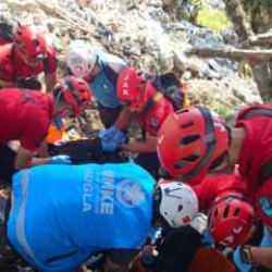 Alman yama&ccedil; paraş&uuml;t&uuml; pilotu, Fethiye'de kayalık alana d&uuml;şerek &ouml;ld&uuml;