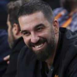 Galatasaraylılar kızacak! Arda Turan'ın imzayı atar atmaz yaptığı gündem oldu