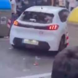 Barcelona'nın maçında olay! Arabayla taraftarları ezdi