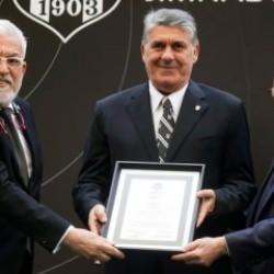 Beşiktaş'ta Başkan Serdal Adalı ve yönetimi, mazbatalarını aldı